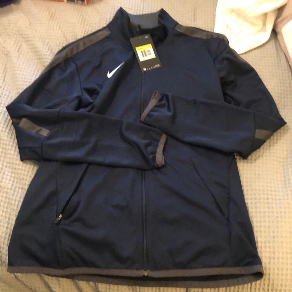 Nike women’s size small zip up jacket